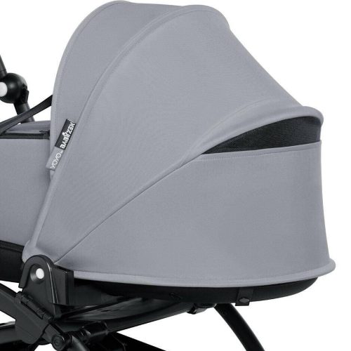 YOYO2 BASSINET CLOSEUP VENTILATEDCANOPYOPEN STONE WEB f11efb4e 7020 4aaa a773 6b68e8b32931