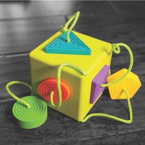 fat brain toys oombee cube traveling tikes 3